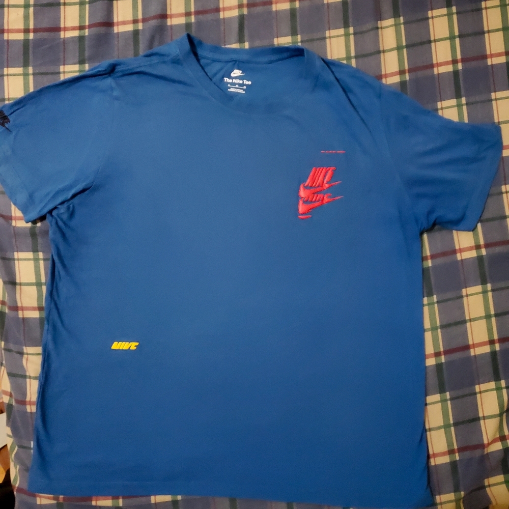 Nike tee